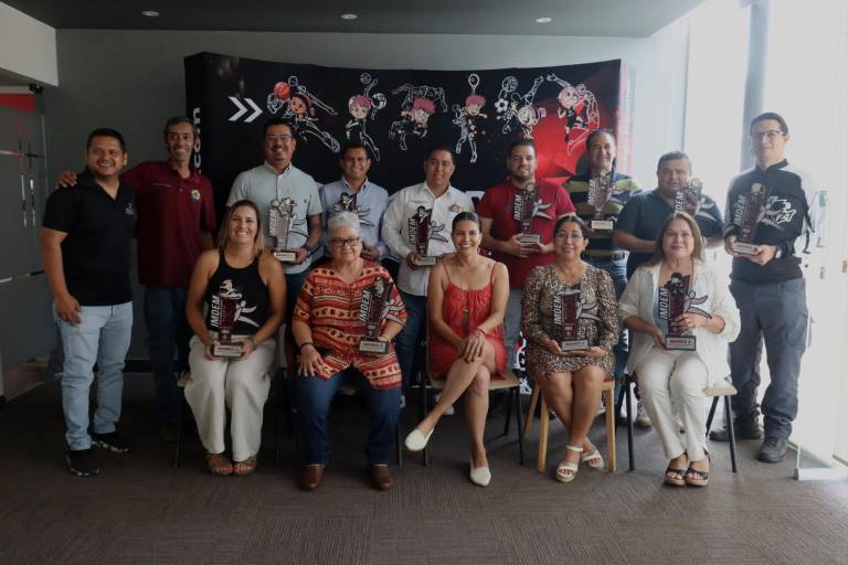 Reconocen a los 13 Comités Deportivos de Mazatlán