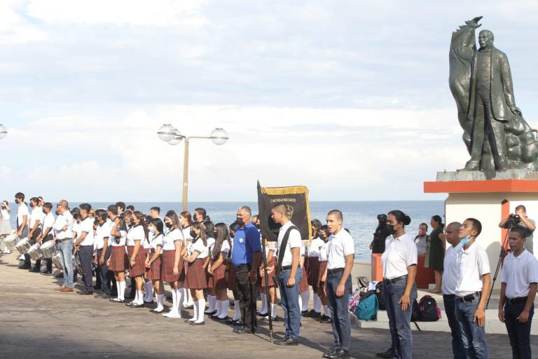Llaman a estudiantes mazatlecos a poner todo su empeño académico