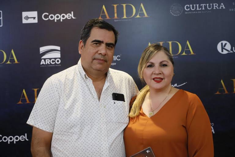 Viven sinaloenses una historia de amor con ‘Aída’