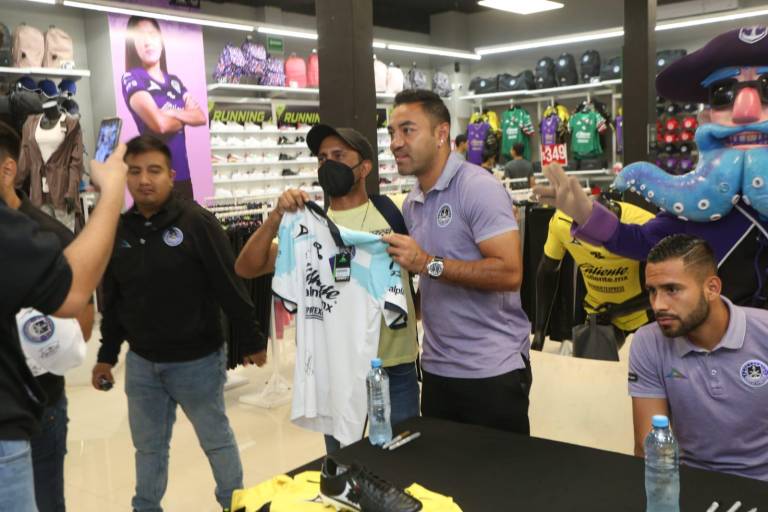 A todos nos dolió mucho la eliminación de México: Marco Fabián