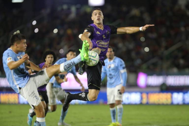 Rescata Mazatlán FC empate sobre el final ante Querétaro