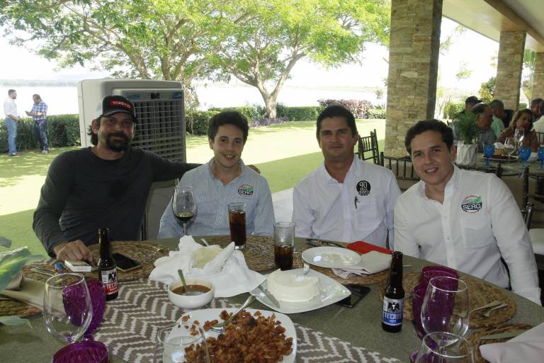 Celebran el Día del Agricultor en familia