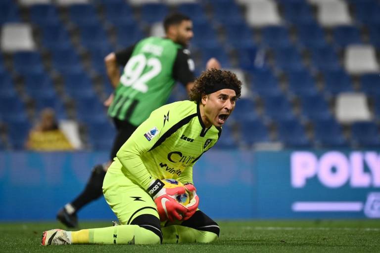 Guillermo Ochoa sufre su tercer descenso en Europa