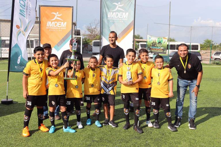 Espartanos Mazatlán se consagra en la Liga de Futbol Categoría Osos