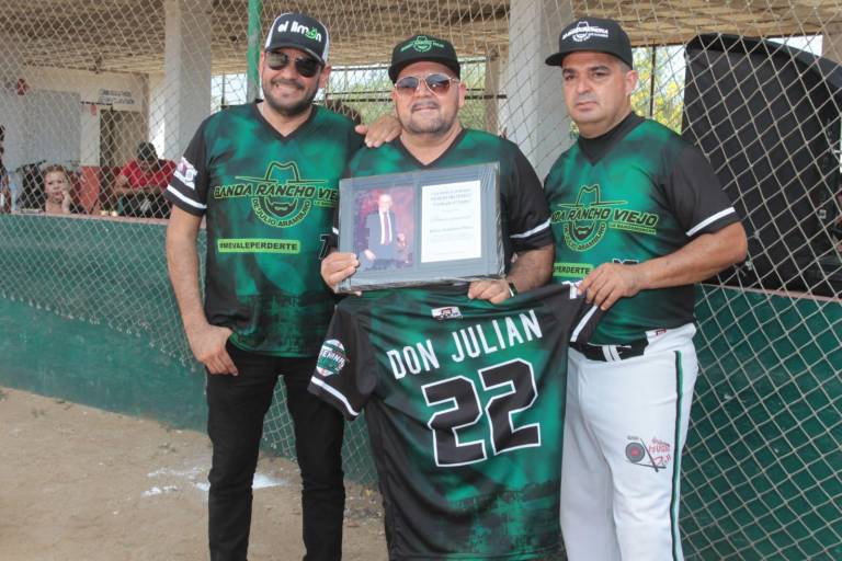 Rinden homenaje a Julián Arámburo y Germán Lizárraga en la Liga Inter Bandas de Beisbol