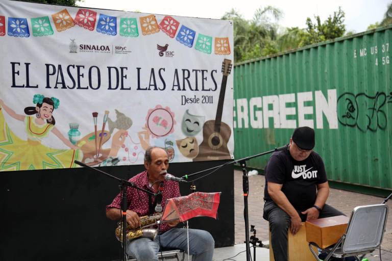 Con boleros y baladas amenizan el Paseo de las Artes