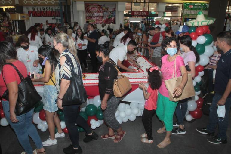Casa Ley celebra su 68 aniversario con sus clientes de Mazatlán