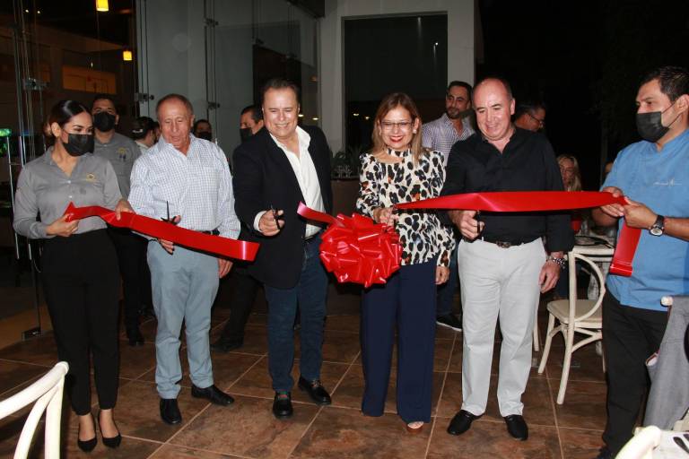 Estrenan terraza en el Country Club de Culiacán