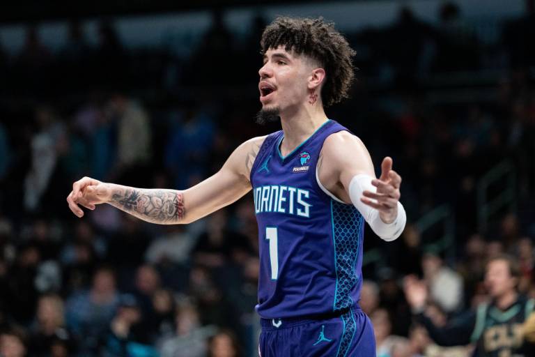 Hornets vencen a Spurs y cortan racha de 6 derrotas