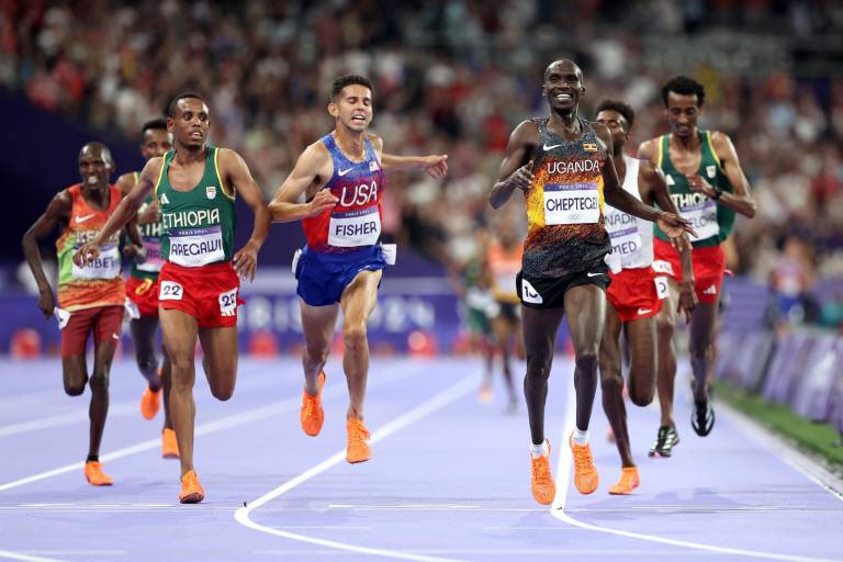 Joshua Cheptegei obtiene el oro en los 10 mil metros en París 2024