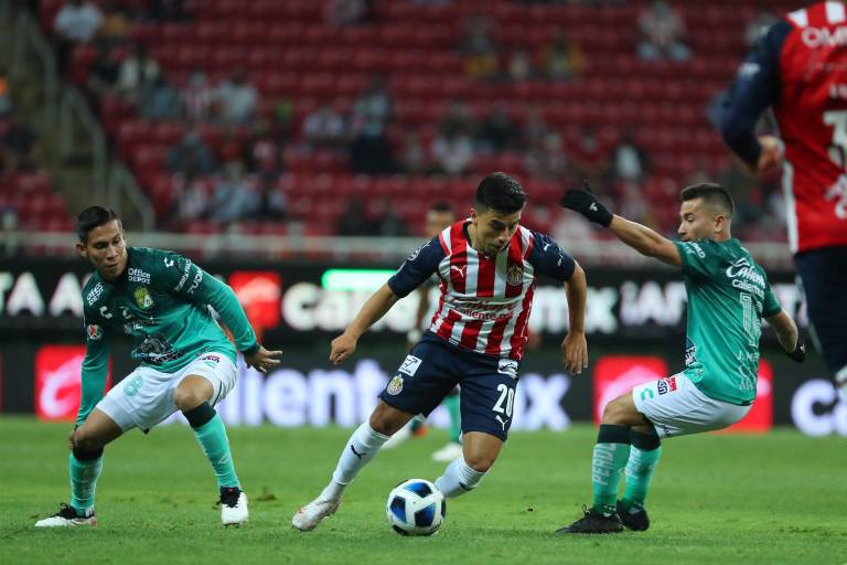 León devora a Chivas, que se va abucheado en el Akron