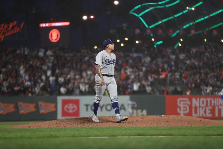 Julio Urías muestra su efectividad en camino a su tercer triunfo del año
