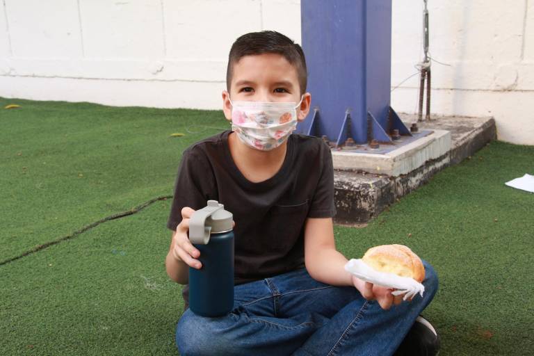 Recuerdan a los fieles difuntos en la Escuela Activa Integral