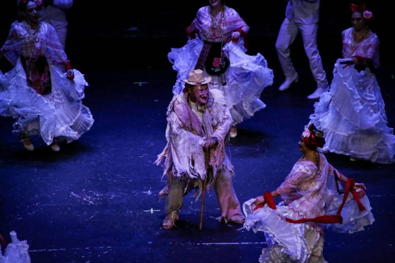 Recrea la Compañía Folclórica las fiestas decembrinas en México