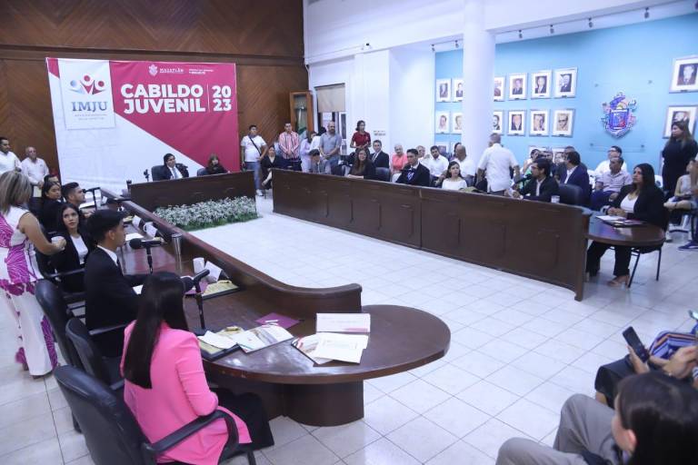 Rinde protesta el primer Cabildo Juvenil de Mazatlán