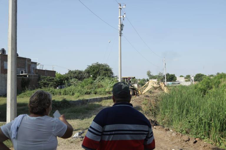 Entregan obra de electrificación en colonia Presas del Valle, al norte de Mazatlán