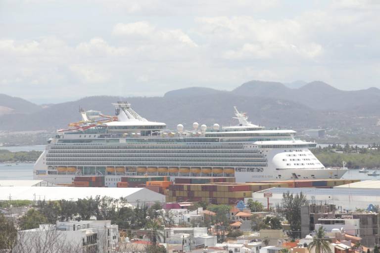 Arriba a Mazatlán el crucero Navigator of the Seas