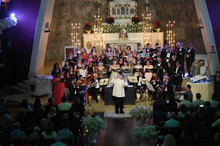 Viven sinaloenses inolvidable noche de paz y amor con Navidad Sinfónico