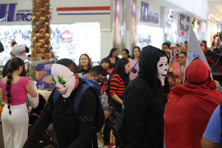 Familias de Mazatlán salen a disfrutar del Halloween pese recientes hechos de inseguridad