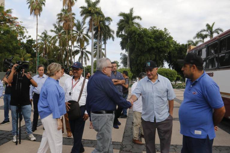 Promete Rocha Moya reunión a líderes transportistas de camiones urbanos para la próxima semana