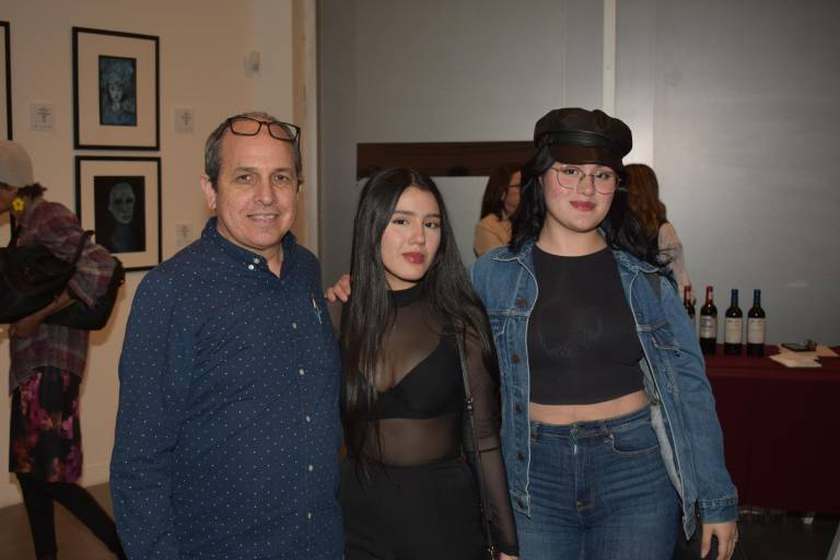 Disfrutan sinaloenses de una noche de galería en la exposición ‘Alma y Horizontes’