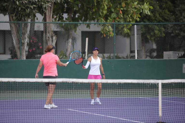 Debutan las damas con emocionante jornada en Torneo de Tenis Copa Amstel Ultra