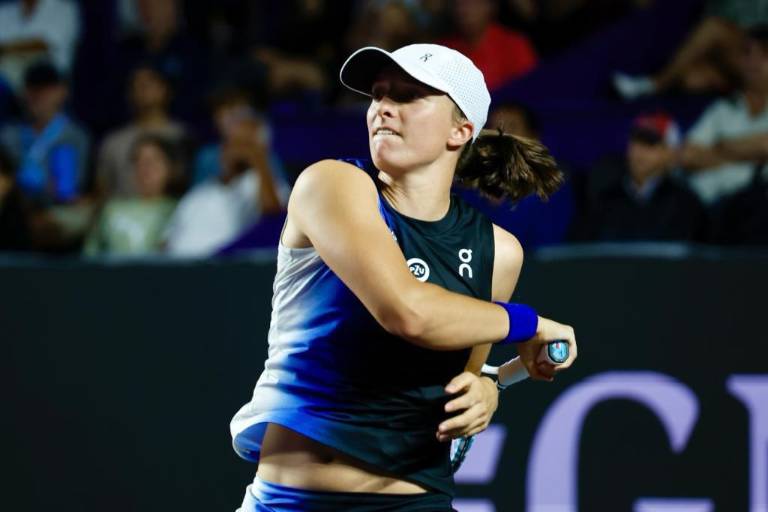 Swiatek supera a Sabalenka para buscar el título de la WTA Finals