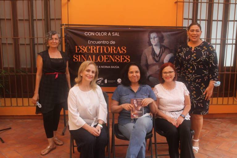 Se reúnen escritoras sinaloenses en Mazatlán