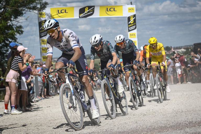 Turgis se proclama rey de los ‘caminos blancos’; tablas entre los favoritos