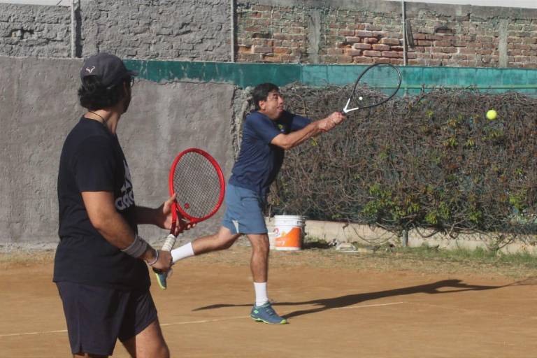 Gárate y Velázquez debutan con pie derecho en la Copa Carnaval de Tenis Racquet Club Las Gaviotas