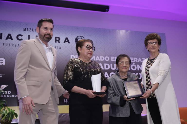 Reconoce Canacintra Mazatlán la trayectoria de Esperanza Kazuga