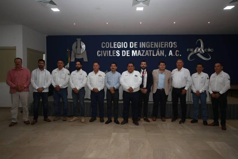 Ingenieros Civiles inician sus celebraciones con un desayuno