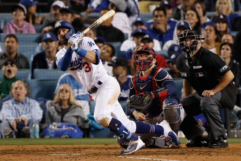 Chris Taylor pega 3 jonrones y tiene de vuelta a Dodgers en la Serie de Campeonato