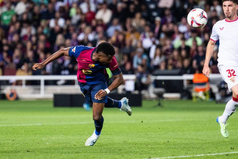 Barcelona arrolla al Sevilla y celebra regreso de Gavi