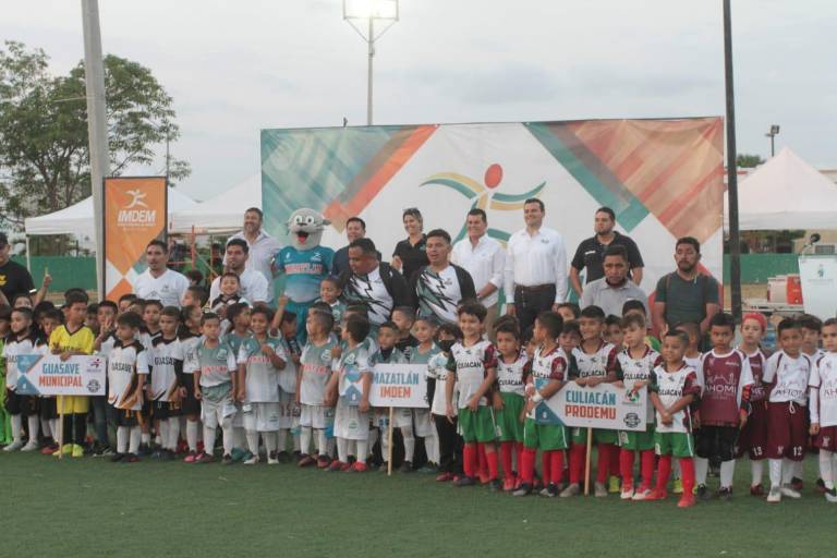 Inauguran en Mazatlán Campeonato Estatal de Futbol Chupones