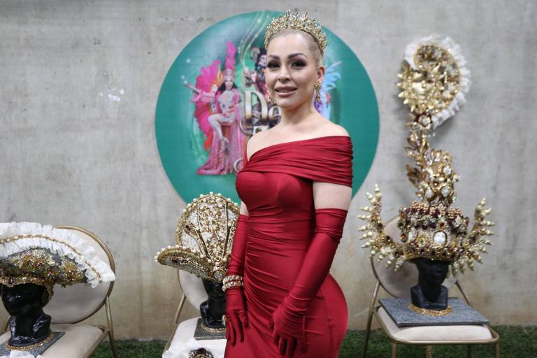 Recibe su corona Víctor II como Rey del Carnaval de Mazatlán 2023