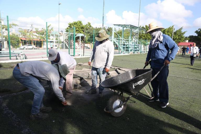 Rehabilitan cancha de futbol en Casa Hogar, en Mazatlán