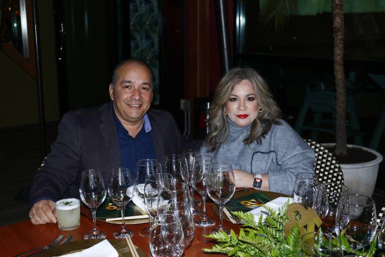 Festejan clientes y amigos 18 años del Restaurante Cayenna