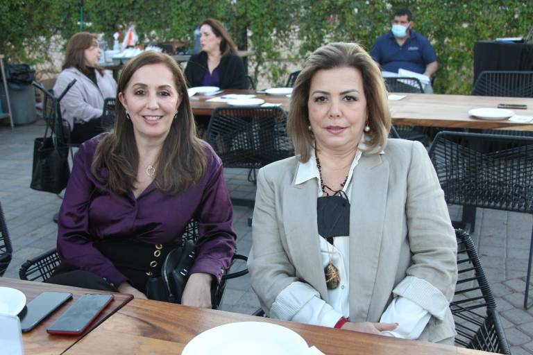 Entre mujeres comparten experiencias