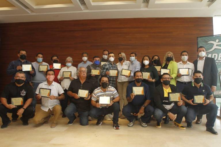 Entregan nombramientos a presidentes de comités deportivos de Mazatlán