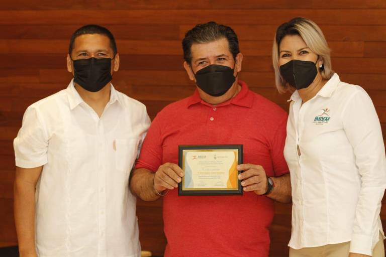 Entregan nombramientos a presidentes de comités deportivos de Mazatlán