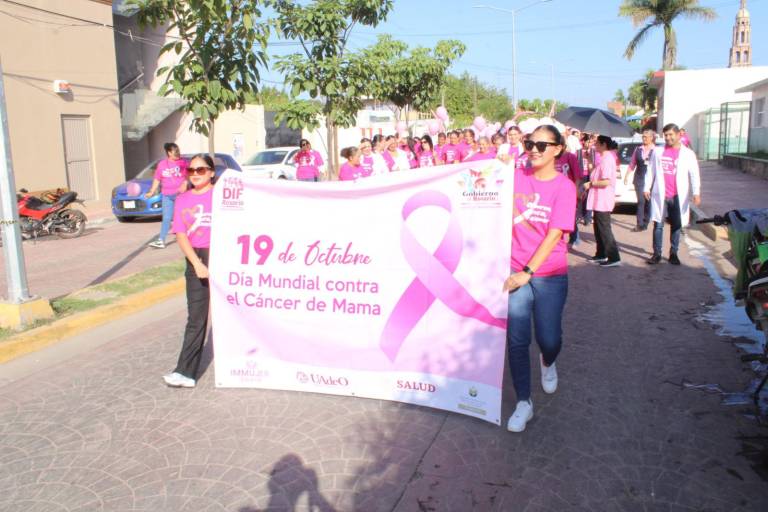 En Rosario, marchan de rosa para crear conciencia sobre el cáncer de mama