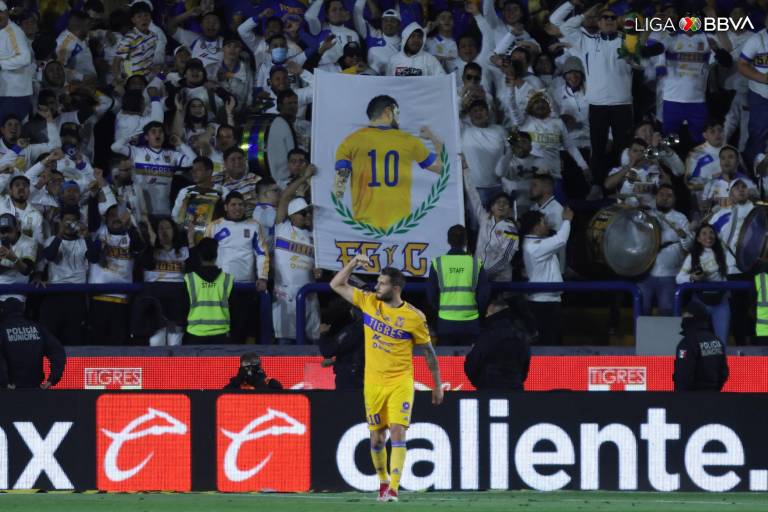 Tigres golea a Pumas en debut de su DT