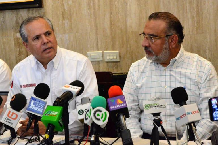 Marco Osuna ‘hace las pases’ con Gerardo Vargas Landeros
