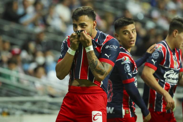 Chivas brilla en su debut en el Clausura 2023