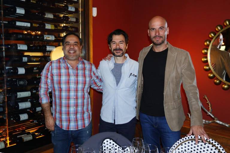 Festejan clientes y amigos 18 años del Restaurante Cayenna