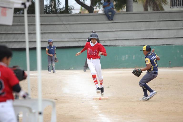Liga Mazatlán explota a la ofensiva y noquea a Rieleros en el Mazatlán Baseball Tournament