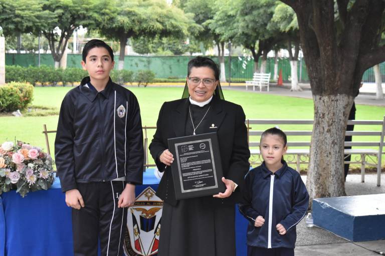 Celebran acreditación del Instituto América como colegio de calidad