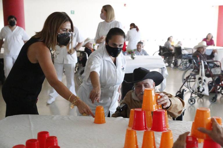 Festeja DIF Sinaloa a los abuelitos en su día