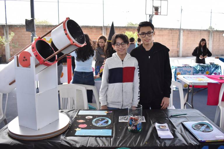 Muestran alumnos del Instituto Jean Piaget su talento en la ciencia